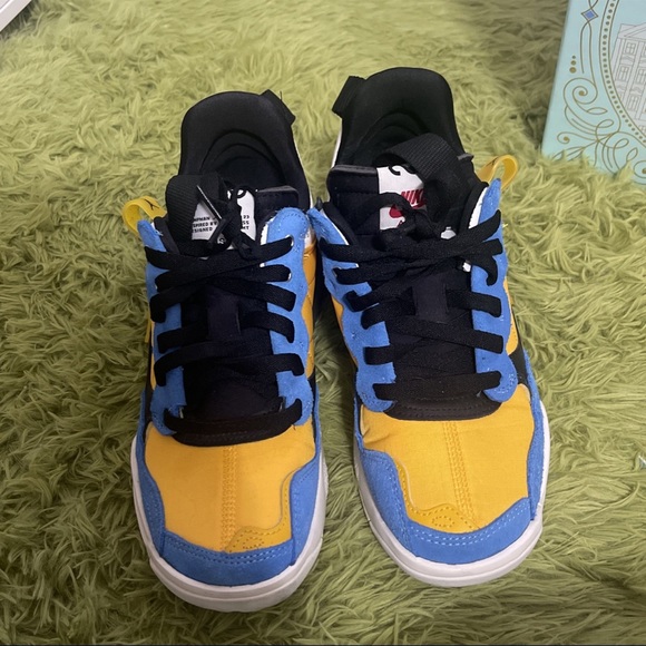 Air Jordan MA2, Blue and yellow boys 5.5Y - Picture 3 of 3